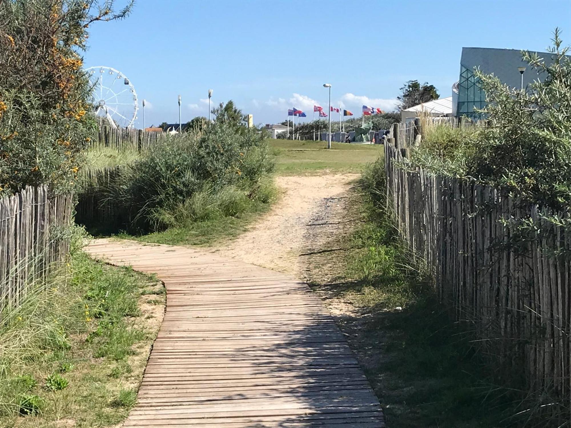 Bleu Sale - F2 Courseulles Avec Balcon Lägenhet Exteriör bild